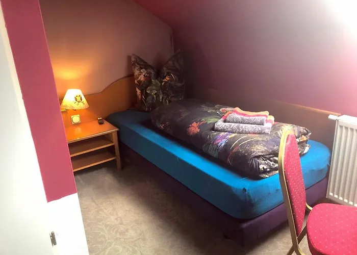 Monteurzimmer Hostel *